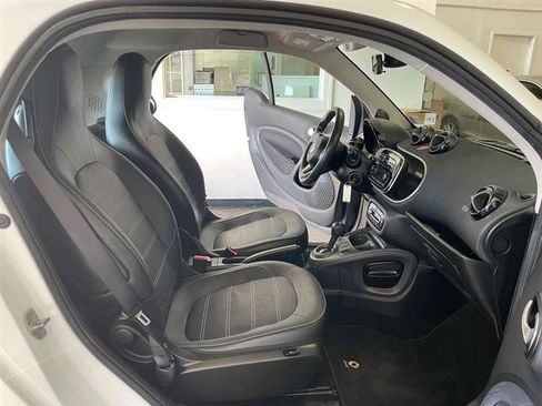Used 2016 smart fortwo Coupe RWD image 26