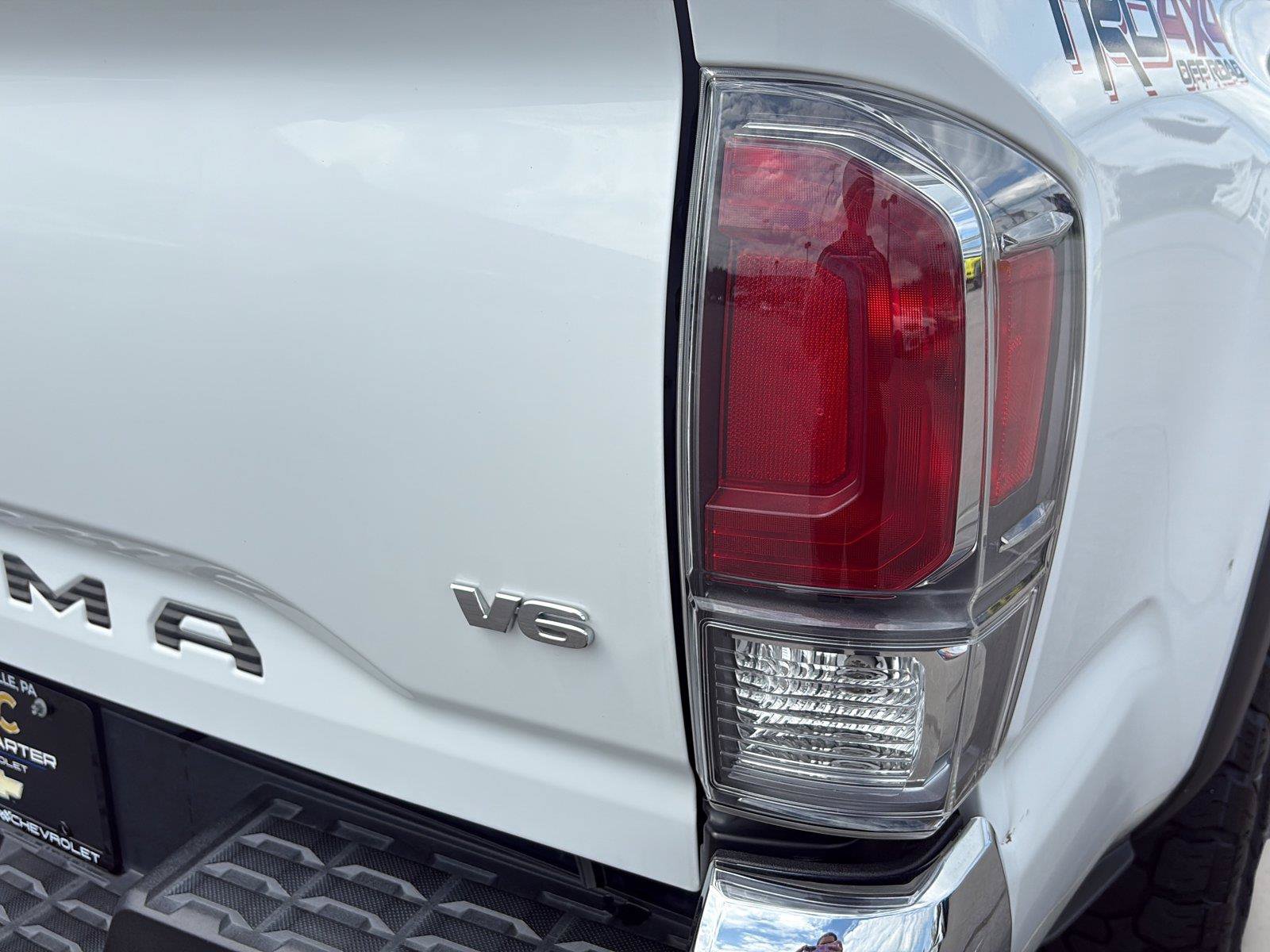 Used 2022 Toyota Tacoma TRD Off-Road AWD/4WD image 19
