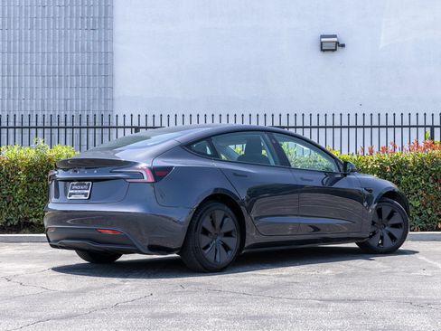 Used 2025 Tesla Model 3 Long Range RWD image 13