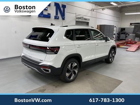 New 2026 Volkswagen Taos SE image 4