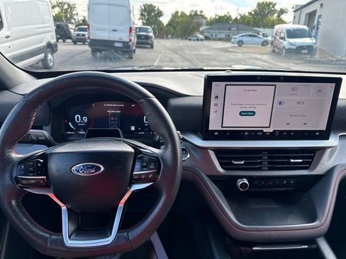 Used 2025 Ford Explorer ST-Line w/ ST-Line Street Pack AWD/4WD image 5