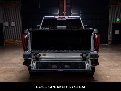 Used 2025 GMC Sierra 2500 Denali Ultimate image 8