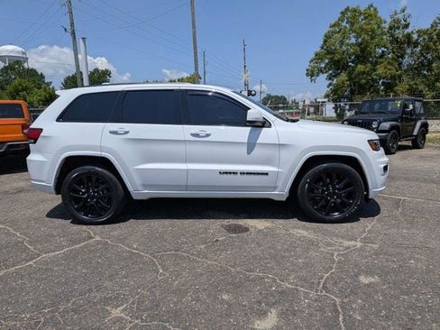 Used 2021 Jeep Grand Cherokee Laredo X RWD image 3