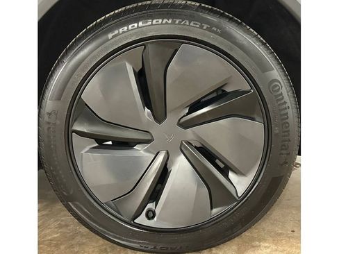 Used 2026 Tesla Model Y 2WD image 11