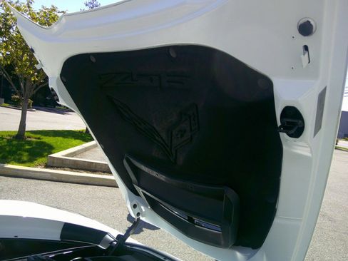 Used 2015 Chevrolet Corvette Z06 w/ 3LZ Preferred Equipment Group RWD image 53
