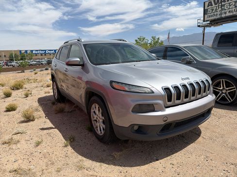 Used 2014 Jeep Cherokee Latitude FWD image 2