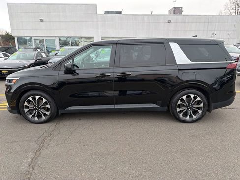 Used 2022 Kia Carnival EX image 4