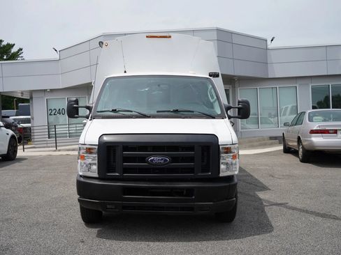 Used 2018 Ford E-450 and Econoline 450 Super Duty RWD image 9