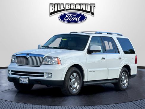 Used 2005 Lincoln Navigator 4WD image 7