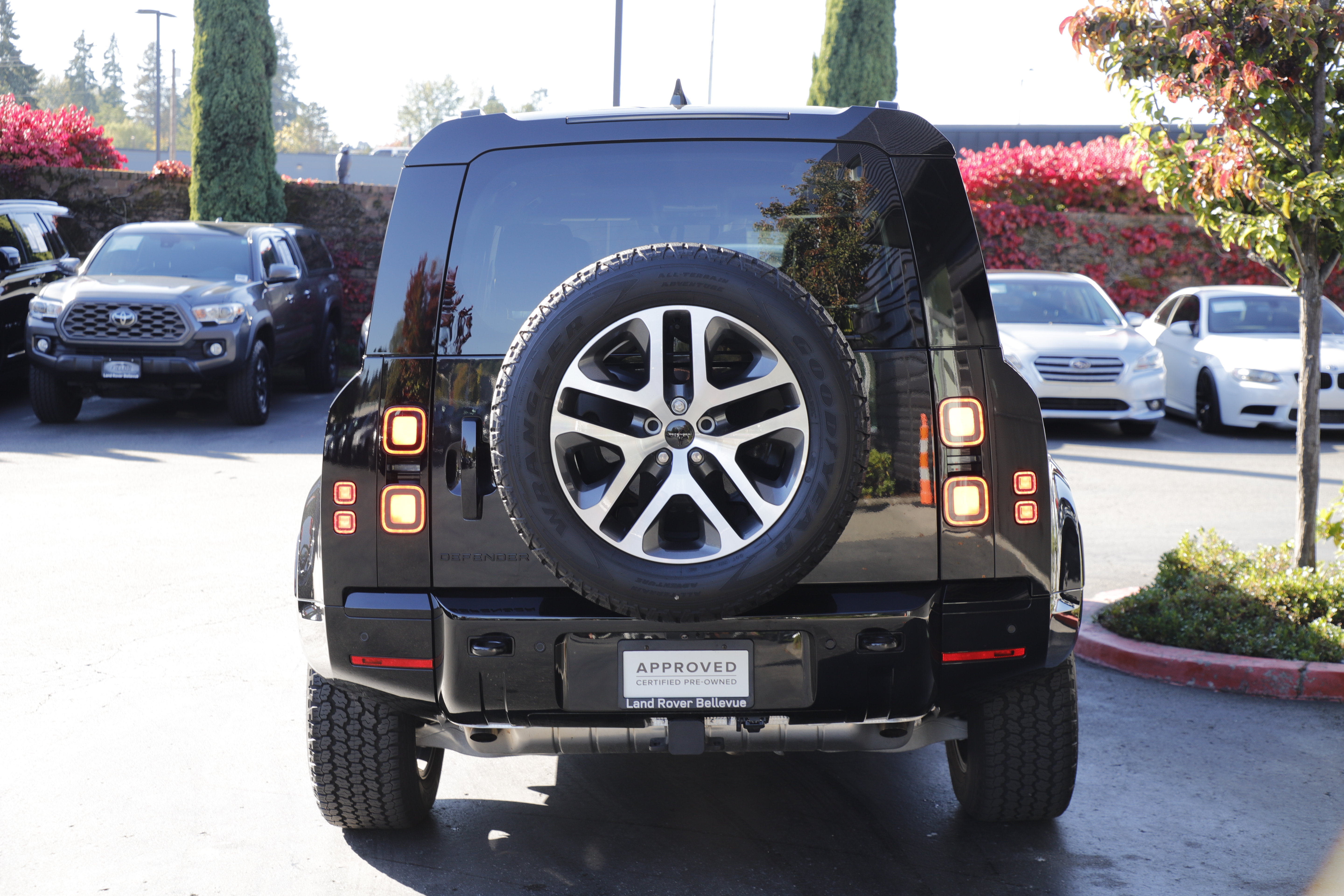 Used 2026 Land Rover Defender 110 X-Dynamic SE AWD/4WD image 5