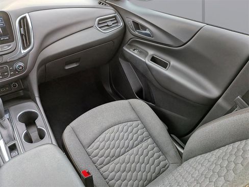 Used 2021 Chevrolet Equinox LT image 18