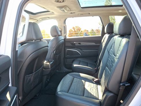Used 2021 Kia Telluride SX w/ SX Prestige Package image 11