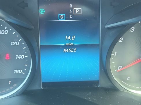Used 2022 Mercedes-Benz GLC 300 4MATIC image 9