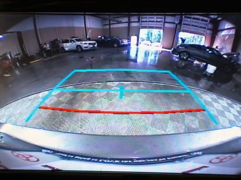 Used 2017 Toyota Camry XLE FWD image 29