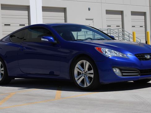 Used 2012 Hyundai Genesis 3.8 image 4
