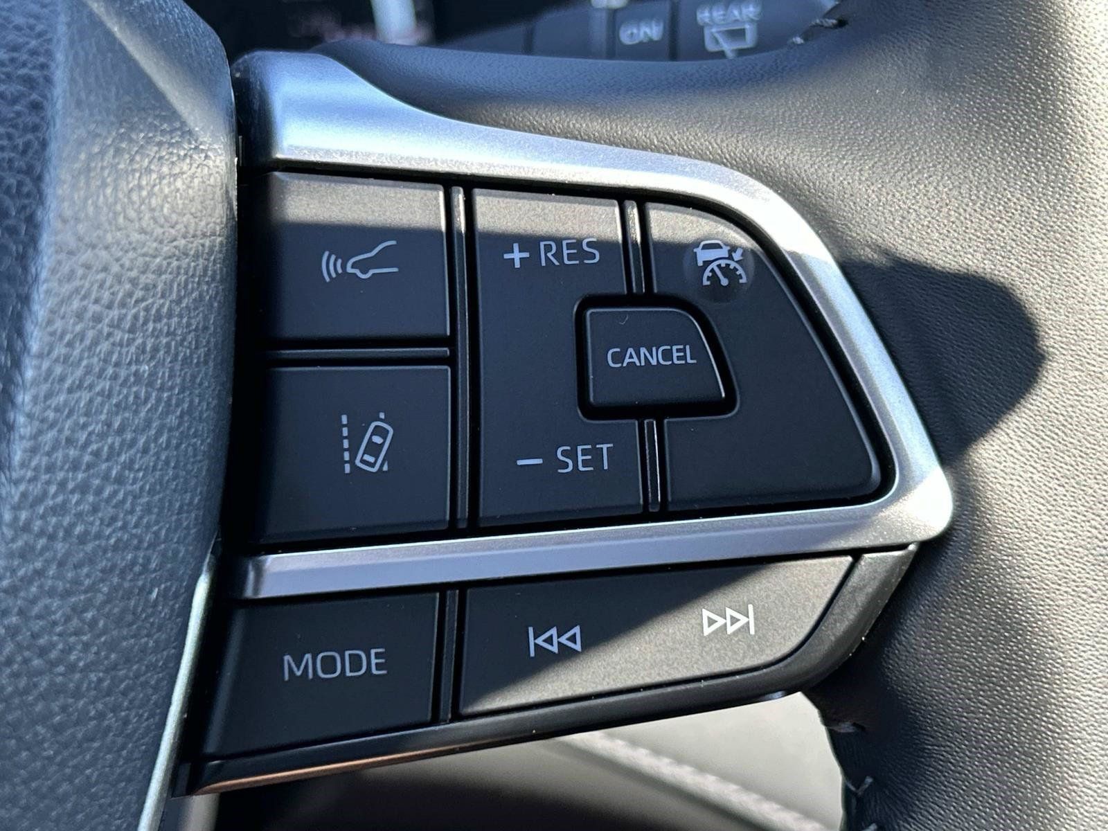 Used 2026 Toyota Highlander XLE AWD/4WD image 27