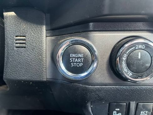 Used 2020 Toyota Tacoma TRD Off-Road w/ TRD Premium Off Road Package AWD/4WD image 18