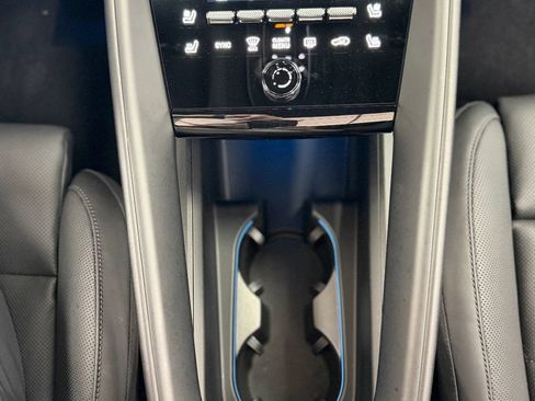Used 2025 Porsche Macan Electric RWD image 28