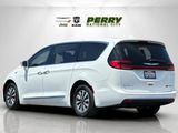 Used 2022 Chrysler Pacifica Limited image 5