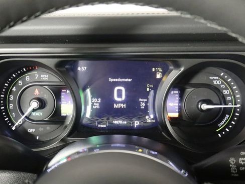 Used 2025 Jeep Wrangler Unlimited Sahara AWD/4WD image 11