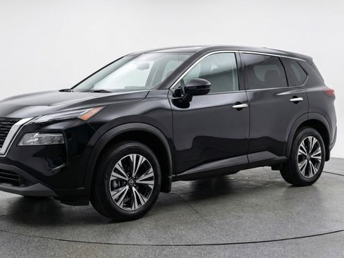 Used 2025 Nissan Rogue SV image 3