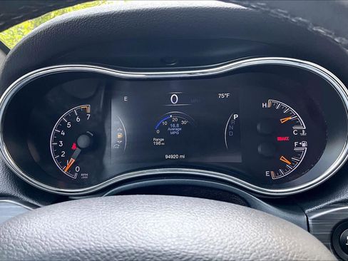 Used 2020 Jeep Grand Cherokee Altitude AWD/4WD image 26