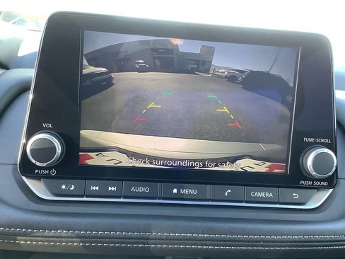 Used 2025 Nissan Rogue SV image 25