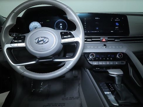 Used 2023 Hyundai Elantra SEL w/ Convenience Package FWD image 28