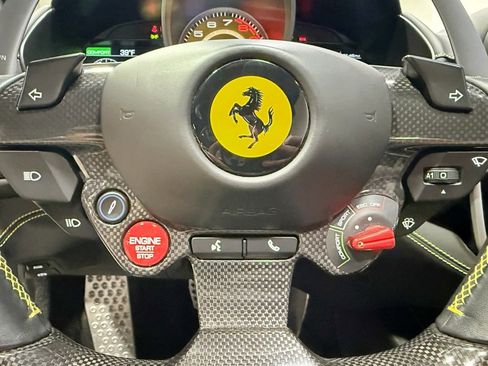 Used 2019 Ferrari Portofino Base image 40