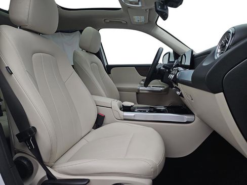 Used 2022 Mercedes-Benz GLB 250 4MATIC image 26