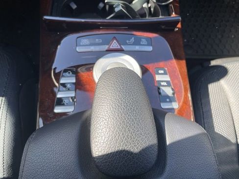 Used 2010 Mercedes-Benz S 550 4MATIC image 14