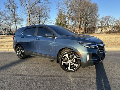 Used 2024 Chevrolet Equinox LT image 2