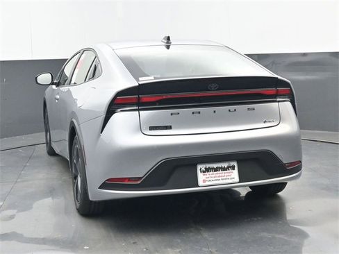 New 2026 Toyota Prius LE image 17