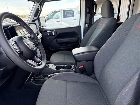 Used 2025 Jeep Wrangler Unlimited Rubicon image 9