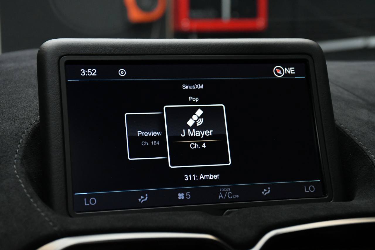 Used 2020 Aston Martin V8 Vantage Coupe RWD image 42