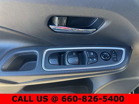 Used 2024 Nissan Versa SR image 13