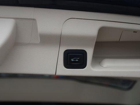 Used 2022 GMC Acadia Denali w/ Denali Ultimate Package image 18