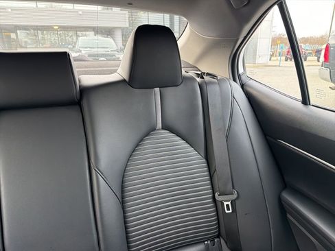 Used 2023 Toyota Camry SE image 12