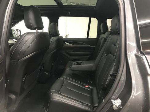 New 2025 Jeep Grand Cherokee Limited image 35