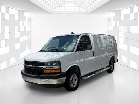 Used 2025 Chevrolet Express 2500 w/ Driver Convenience Package RWD image 3