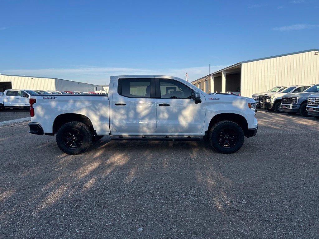 Used 2025 Chevrolet Silverado 1500 LT Trail Boss w/ Convenience Package II AWD/4WD image 8