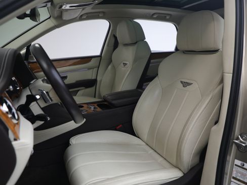 Certified 2021 Bentley Bentayga AWD/4WD image 20