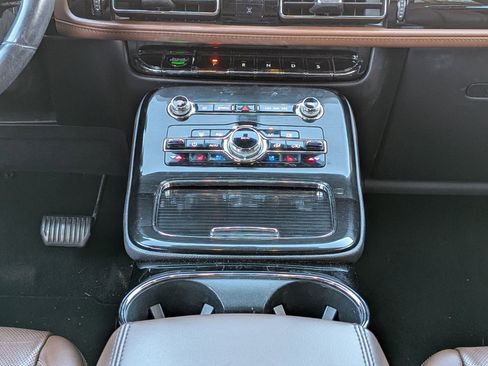 Used 2022 Lincoln Nautilus Reserve image 19