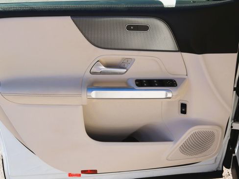 Certified 2022 Mercedes-Benz GLB 250 4MATIC w/ Premium Package Lite image 14