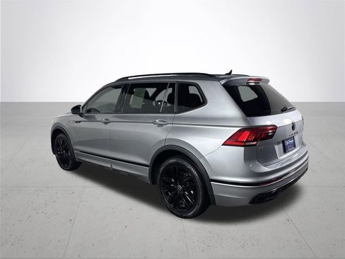 Used 2022 Volkswagen Tiguan SE R-Line image 8