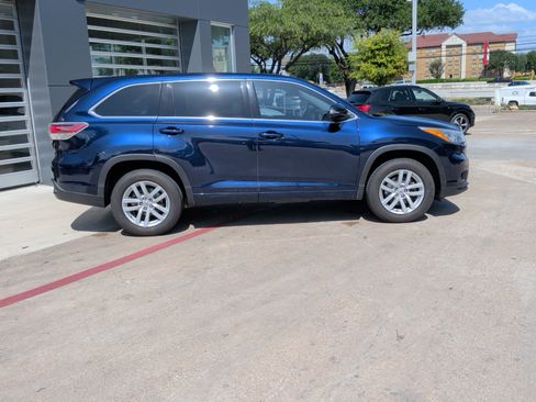 Used 2015 Toyota Highlander LE FWD image 11