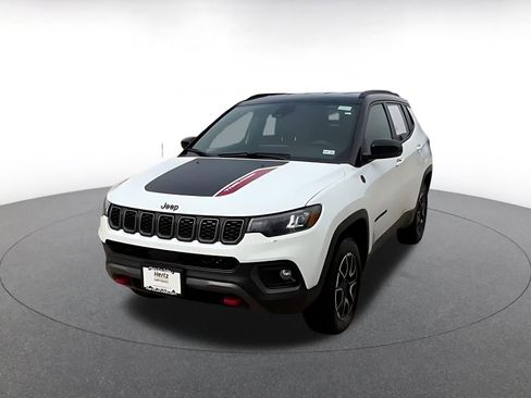 Used 2025 Jeep Compass Trailhawk image 7