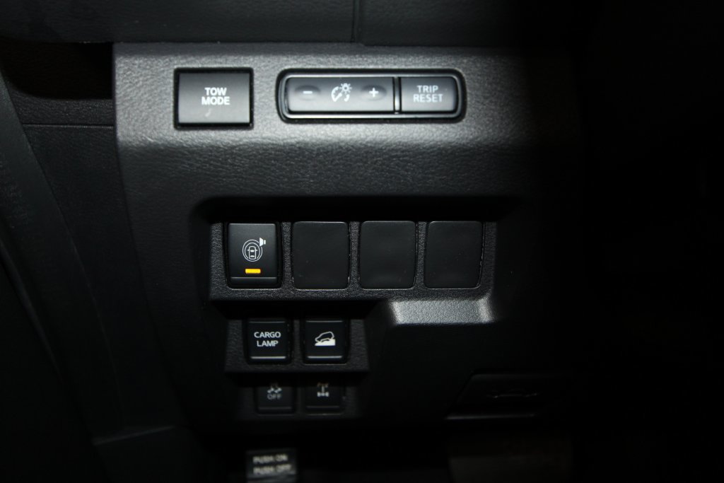 Used 2025 Nissan Frontier PRO-4X AWD/4WD image 9
