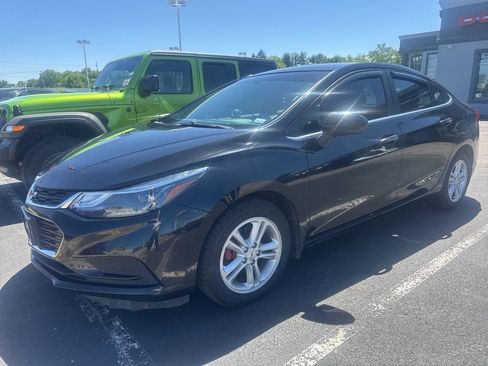 Used 2017 Chevrolet Cruze LT FWD image 5