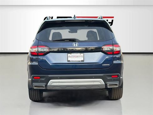 Used 2024 Honda Pilot Touring image 6